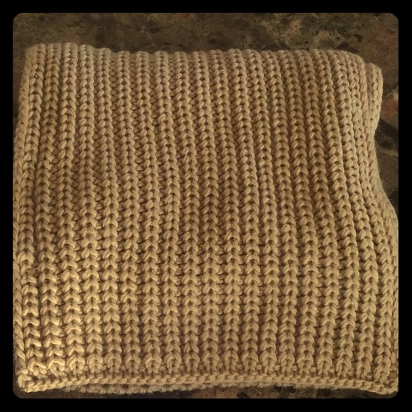 BCBG Super Long Camel scarf - Picture 2 of 4